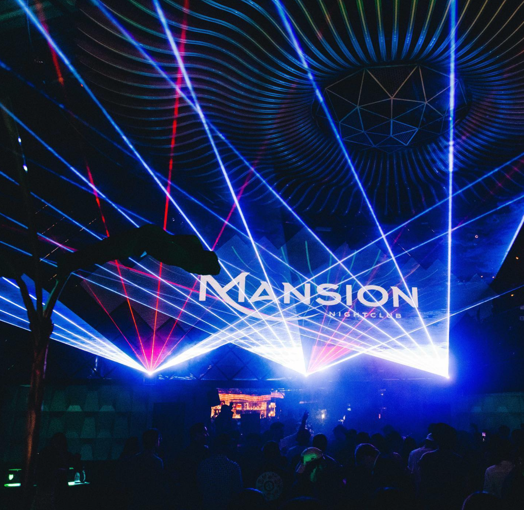 Atmospheric effects and lighting system at Mansion Nightclub Vancouver